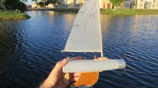 DIY shampoo bottle toy sailboat sails good & costs pennies