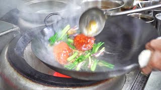 鑊氣薑蔥炒蟹 香噴噴 淨睇都流晒口水 學吓在屋企自己炒！The stir-fried crabs with ginger and scallions are so fragrant⋯