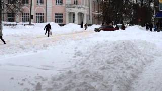 Рух на перехресті після снігопаду