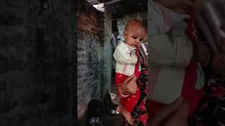 baby chai Kaise Pi raha hai