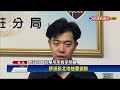 情侶吵架鬧上街頭「昭告天下」　男趴引擎蓋女友加速開！眾人急勸－民視新聞