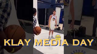 live[9:16] Klay at Warriors Media Day posing for pictures