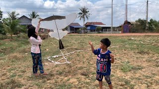 សុីង​ វី​ មកបង្ហោះខ្លែង​ ថ្ងៃនេះខ្យល់ខ្លាំងណាស់​ #viralvideo #kite #kiteflying #video #funny