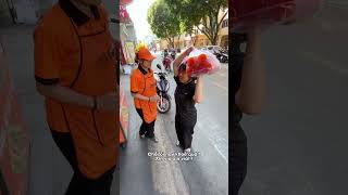 Đầu năm mới bán bánh mì mà gặp nhỏ nhân viên cứ xin vía hoài #shortsvideo #banhmimahai #banhmichaca