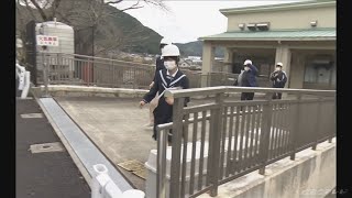 中学校で突然の抜き打ち地震訓練　裏山に走って津波から避難　三重・尾鷲市