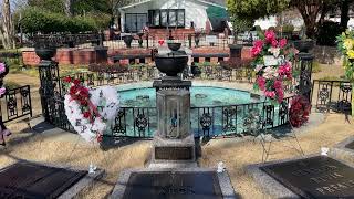 Elvis Presley Gravesite At Graceland