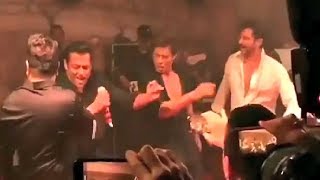 Salman Khan And Shahrukh Khan Dance Together At Sonam Kapoor Wedding Reception