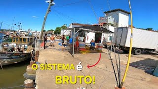 PESCARIA com ISCA VIVA no meio dos GIGANTES BARCOS DE PESCA!!!