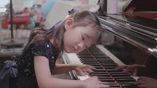 Melody Zhu(5 yrs)plays Moonlight in Lily Pond