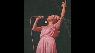 Elis Regina apresentando a sua banda no show Essa Mulher em 1979