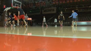 BGSU, UToledo student managers meet on court for Battle of I-75