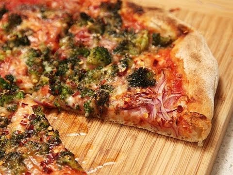 Recipe for pizza with caramelized broccoli and red onion