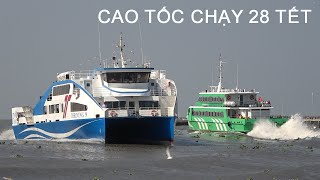 Tàu cao tốc qua mặt nhau ngày 28 tết quá đông người đi