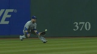 KC@CLE: Gordon makes a nice sliding catch in left