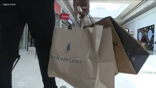 Canadian shoppers helping Fashion Outlets of Niagara business