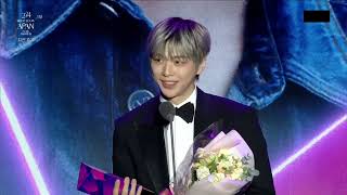 [2024 SEOULCON APAN STAR AWARDS] 강다니엘, 포토월 \u0026 베스트 엔터테이너상 수상 | 241228