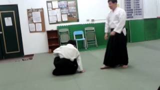 高醫合氣道社20141211 胸抓 六教 轉外側 頂手對方的手肘