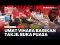 Umat Vihara Dharma Bhakti Petak Sembilan Bagikan Takjil Buka Puasa