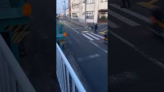 大阪府大東市市役所付近横断歩道です。仕事終わりの横断歩道で、渡ろうしています。なかなか、車。バイク止まりません。なんて、ことでしょう。びっくりします。なぜなぜ、わかりません。歩行者妨害してます。ダメ。