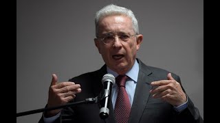 Rifirrafe entre Álvaro Uribe y juez que define si precluye su proceso o no