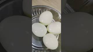 എട്ടിന്റെ പാതി അയാൽ വല്ല കുഴപ്പവും ഉണ്ടോ.. 😇😁#boiledeggs