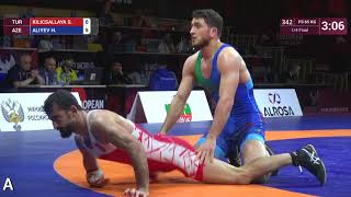 1/4 FS - 65 kg: S. KILICSALLAYA (TUR) v. H. ALIYEV (AZE)