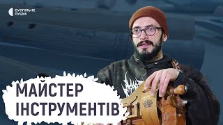 Лучанин у гаражі робить народні музичні інструменти