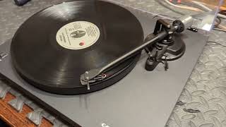 Crosley C6 b Turntable Demo