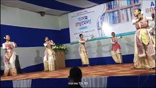 keli ..kore #dance  কেলি  কৰে   বৃন্দাবনে  {বৰ গীত } #dance {Gorumora high school 🏫}