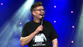 Stand up! Stand up -koomikko Heikki Vilja kiiltokuvamaisiin koteihin 2017