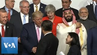 President Trump shakes hands with Chinese President Xi at G-20 Family Photo