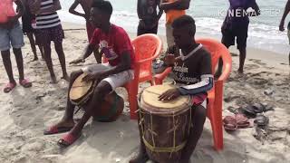 Rebane de jóvenes garifuna en las playas de triunfo de la Cruz