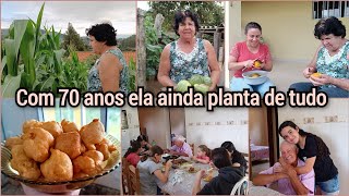 AS PLANTAÇÕES DE MINHA MÃE/ALMOÇO/BOLINHO DE CHUVA|PASSANDO O DIA COM MEUS PAIS.