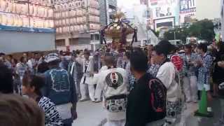 平成２７年　新宿十二社熊野神社祭礼　宮神輿渡御　一の宮神輿　新宿駅東口　２０１５．９．２０　Shinjuku Kumano Shrine Mikoshi Festival