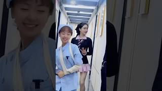 美女娇娇受伤后，坚持跳舞舞姿优美，让人感动#广场舞