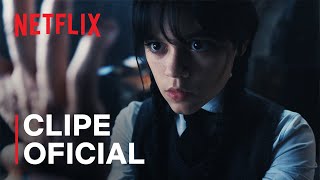 Wandinha Addams x Mãozinha | Clipe oficial | Netflix