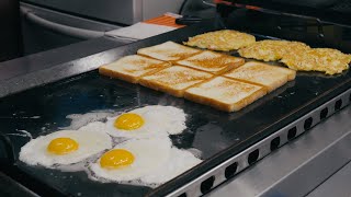 계란후라이 햄 치즈 베이컨 토스트 / 目玉焼きハムチーズトースト , egg fried - ham cheese bacon toast - Korean street food