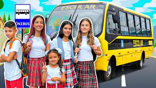 Julinha e Manu ensinam as Regras do ônibus escolar com amigos