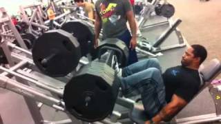 Level 40 Training Greg Garrett Leg Pressing 990 LB