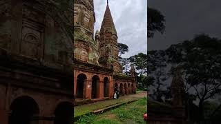 মুন্সিগঞ্জ জেলার টংগিবাড়ী উপজেলার সোনারং গ্রামের এই জোড়া মঠ মাথা উঁচু করে ইতিহাসের সাক্ষী হয়ে আছে