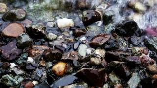 Water Washing Over Stone Coast Pebbles | 4K Relaxing Screensaver