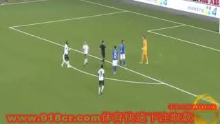 When Players steal the ball from goalkeeper当球员从守门员那里偷球时