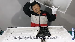 这台索尼液晶电视，不知道经历了什么，老男孩拆开屏幕直说吓人