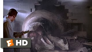 Tremors (8/10) Movie CLIP - The Wrong Rec Room (1990) HD