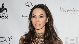 'Whitney Cummings Thwarts “Foolish Dorks” Extortion Attempt By Sharing Topless Photo