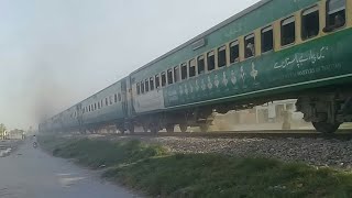 1 Train 3 Catches|| 130 Dn Thal Express Passing through Sanawan with HBU-20 8082|| 01-06-19