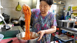 55년 된 서울에 있는 지하도시? 어르신들의 아지트 낙원상가 잔치국수, 비빔국수, 순대 / noodles, pork, and sundae / Korean street food