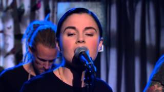 Vanessa Falk sjunger låten "Hurt" - Malou Efter tio (TV4)
