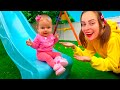 Jugando en el Parque Infantil - Canciones Infantiles | Maya y Mary