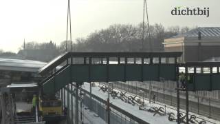 ProRail hijst loopbrug over Spoorwegmuseum